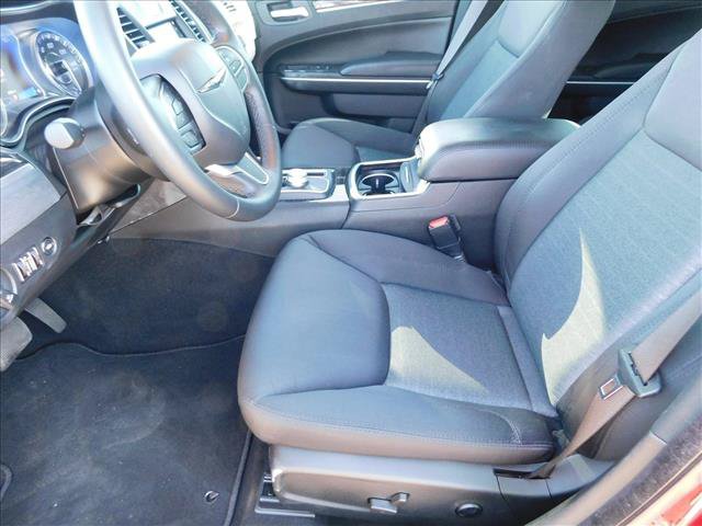 Used 2021 Chrysler 300 Touring w/ Driver Convenience Group RWD image 22
