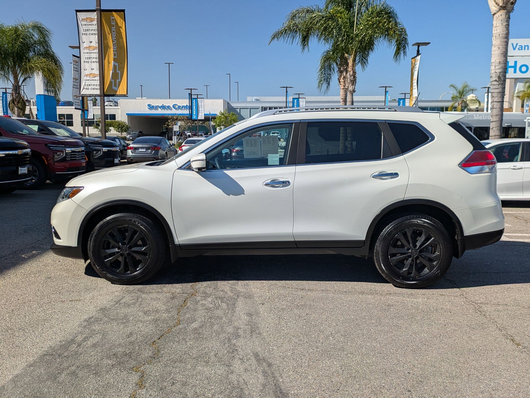 Used 2016 Nissan Rogue SV w/ SV Premium Package image 8