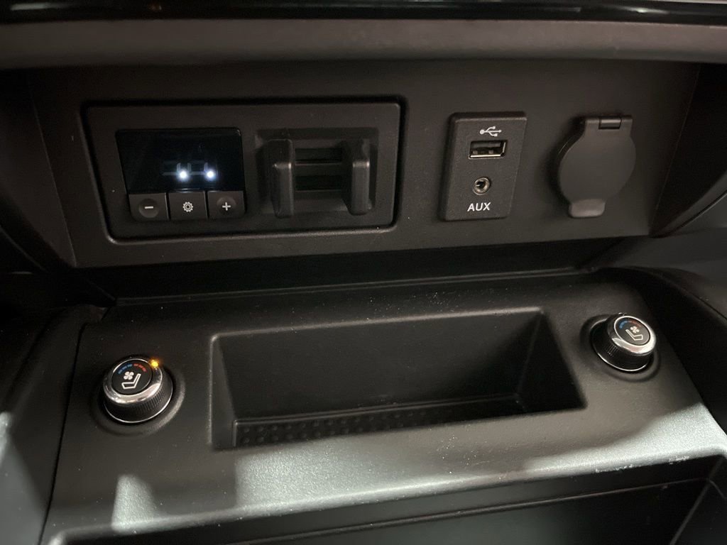 Used 2016 Nissan Titan Platinum Reserve image 32