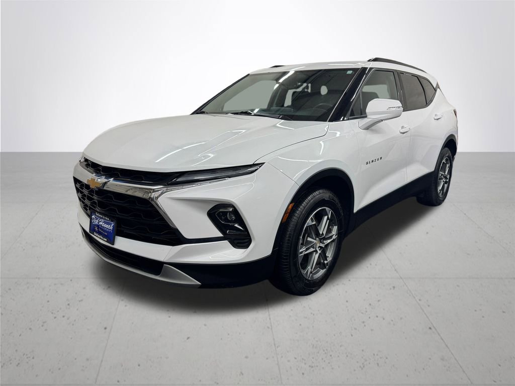 Used 2024 Chevrolet Blazer LT image 2