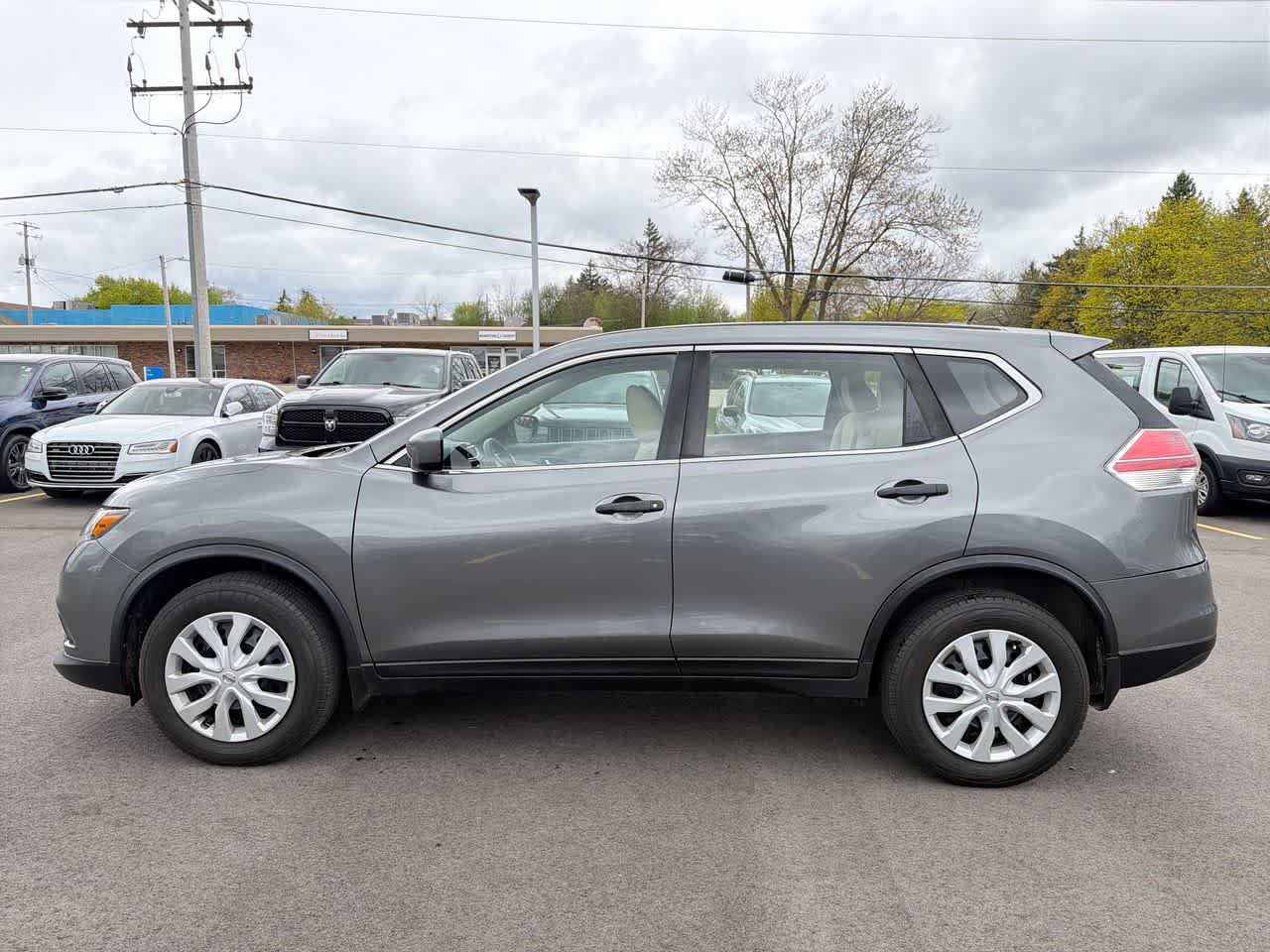 Used 2016 Nissan Rogue S FWD image 10