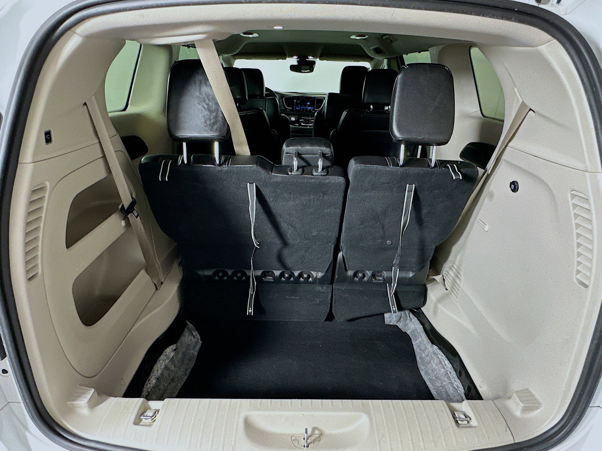 Used 2023 Chrysler Pacifica Touring-L image 31