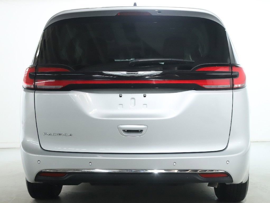 Used 2024 Chrysler Pacifica Touring-L image 42