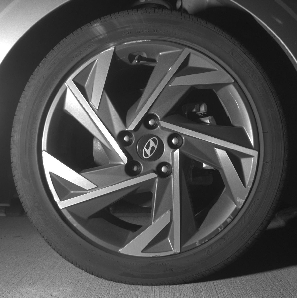 Used 2025 Hyundai Elantra Limited image 13