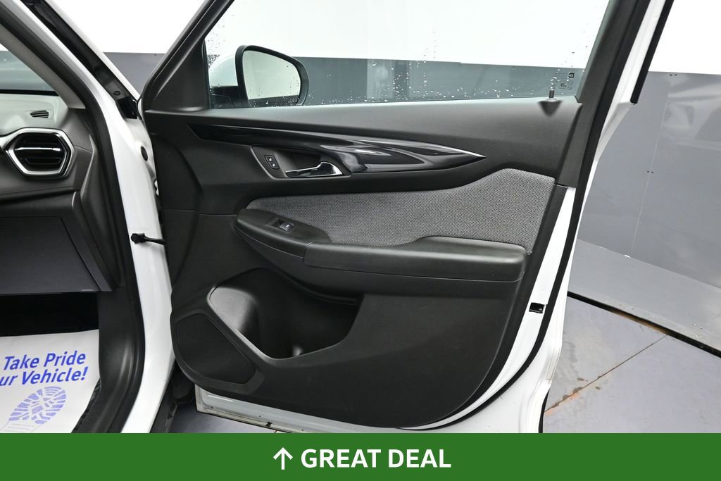 Used 2025 Chevrolet TrailBlazer LT AWD/4WD image 20