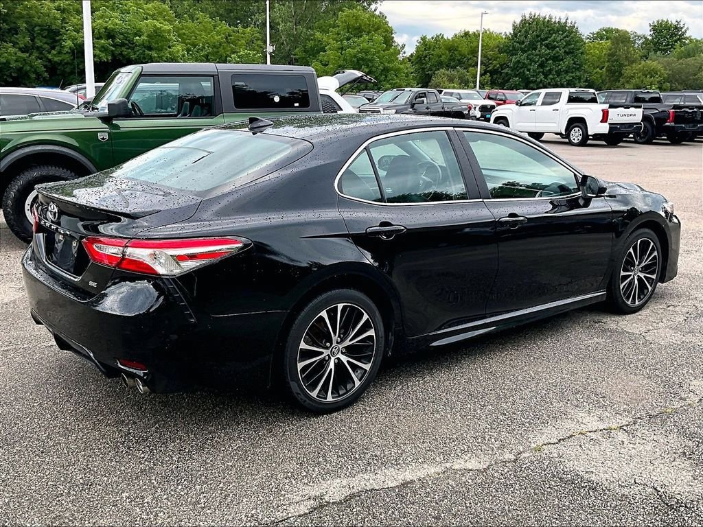 Used 2020 Toyota Camry SE FWD image 6