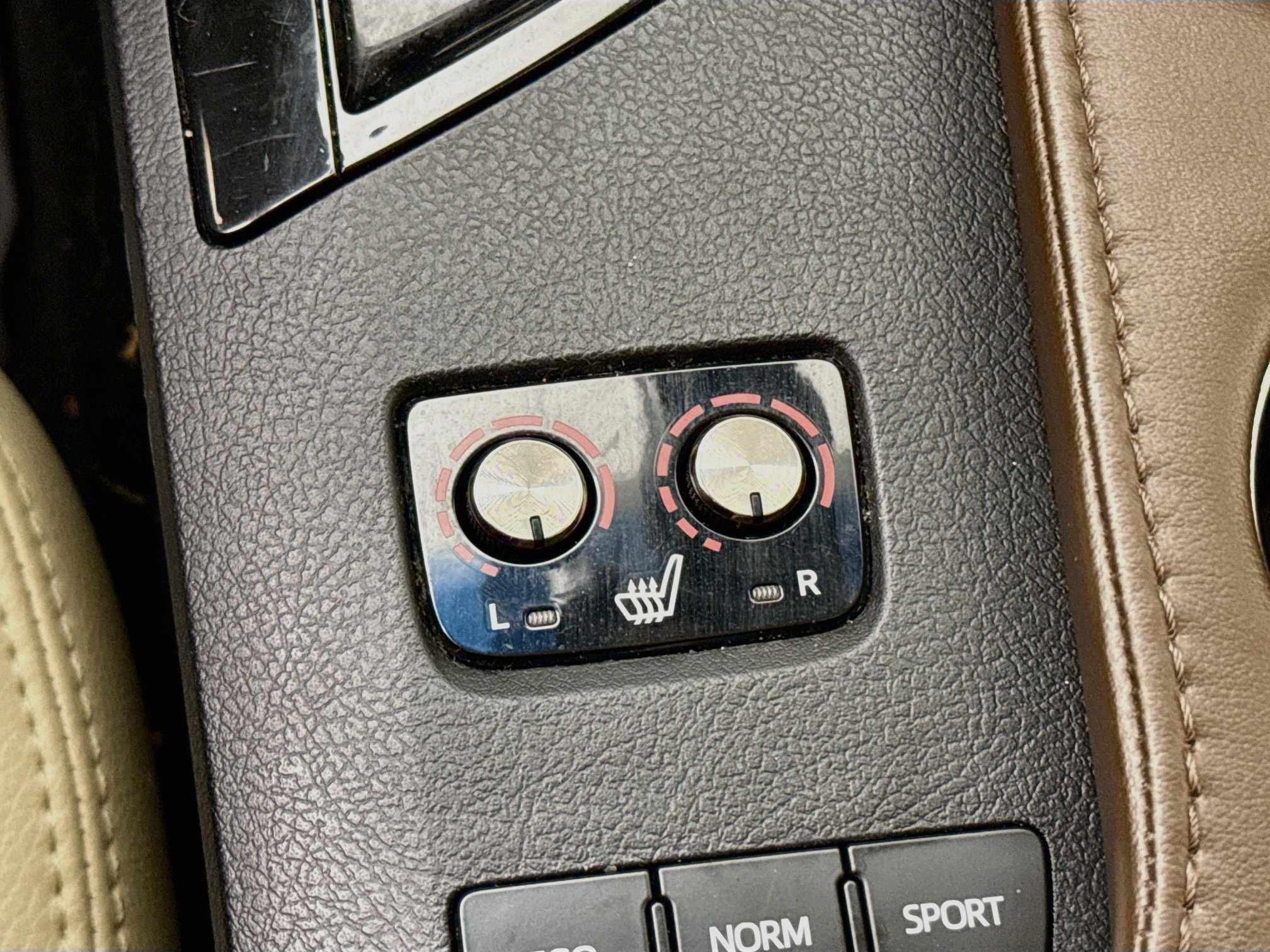 Used 2018 Toyota Avalon XLE Premium w/ Carpet Mat Package FWD image 22