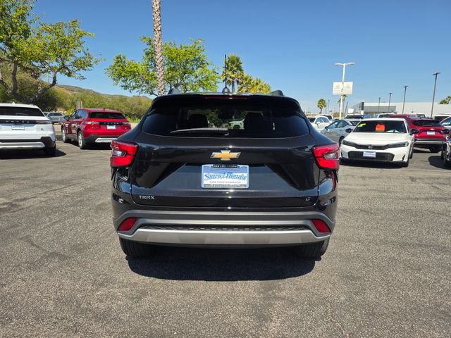 Used 2025 Chevrolet Trax LT FWD image 8