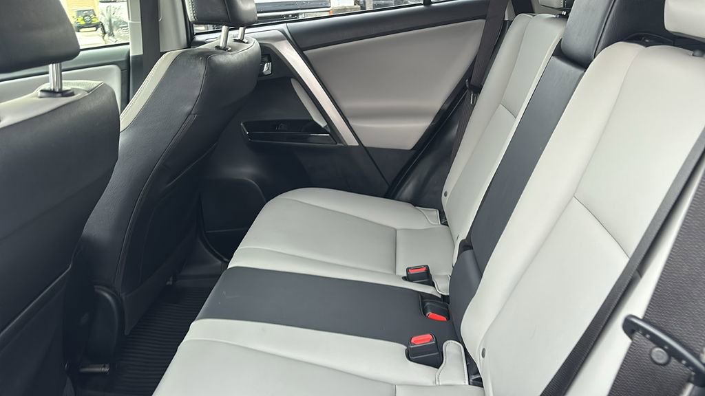 Used 2018 Toyota RAV4 Limited image 29