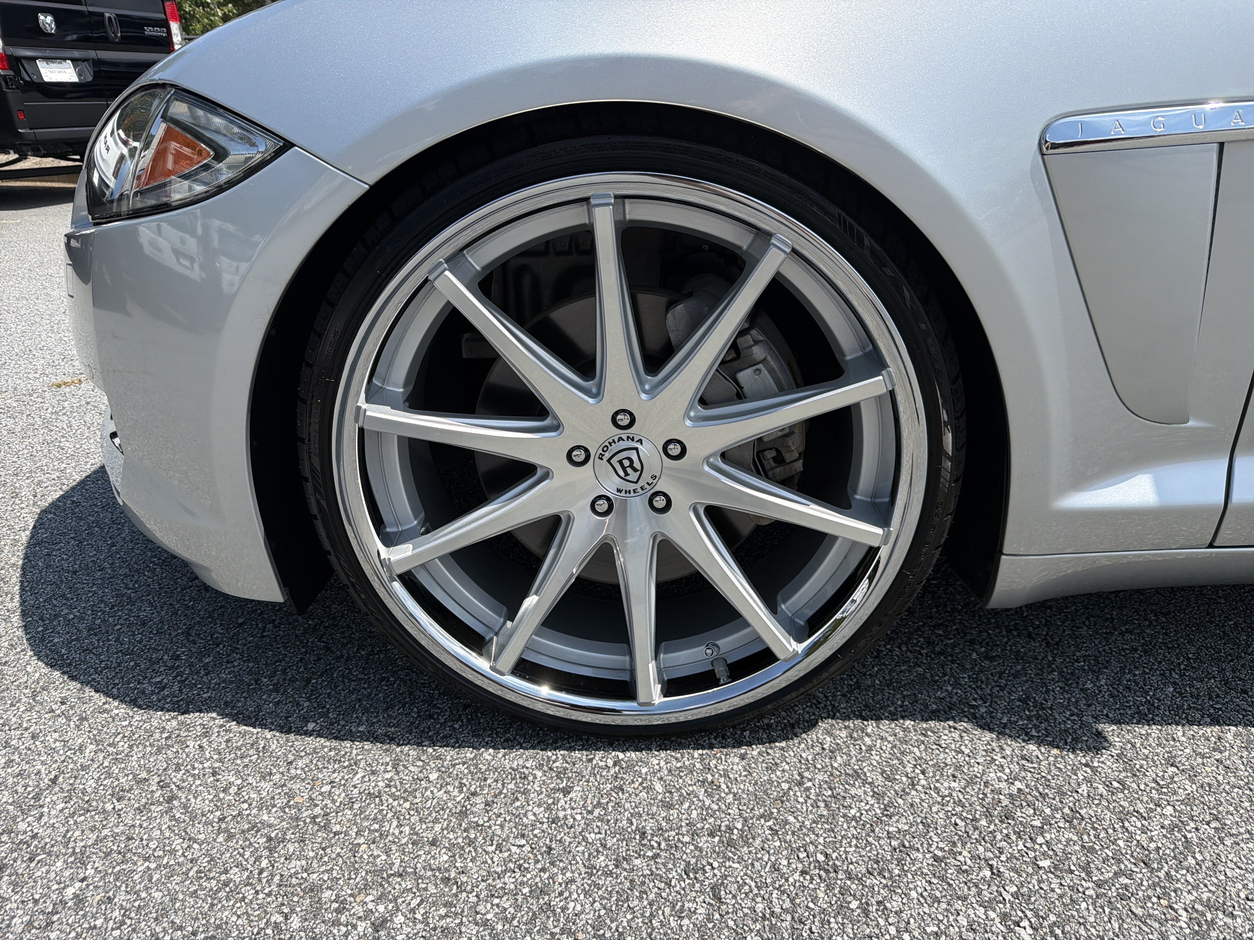 Used 2012 Jaguar XF RWD image 13