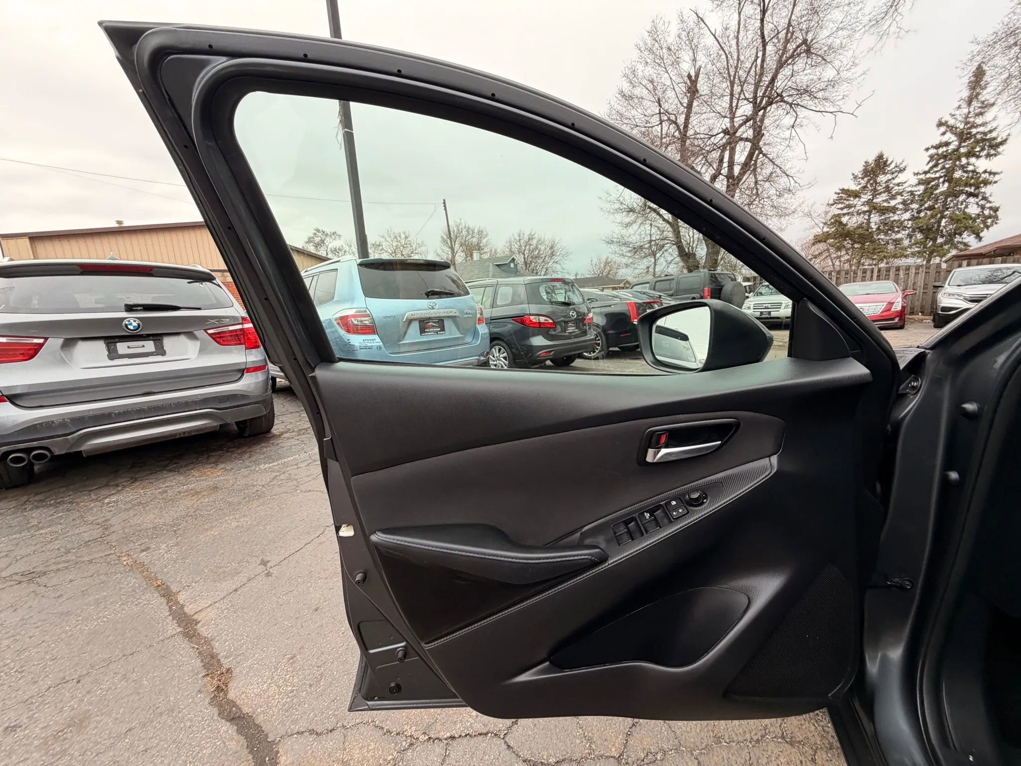 Used 2017 Toyota Yaris iA FWD image 11