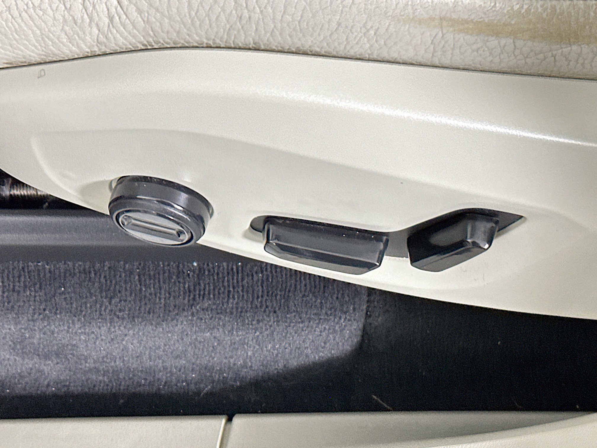 Used 2020 Volvo XC90 T5 Momentum w/ Protection Package Premier image 13