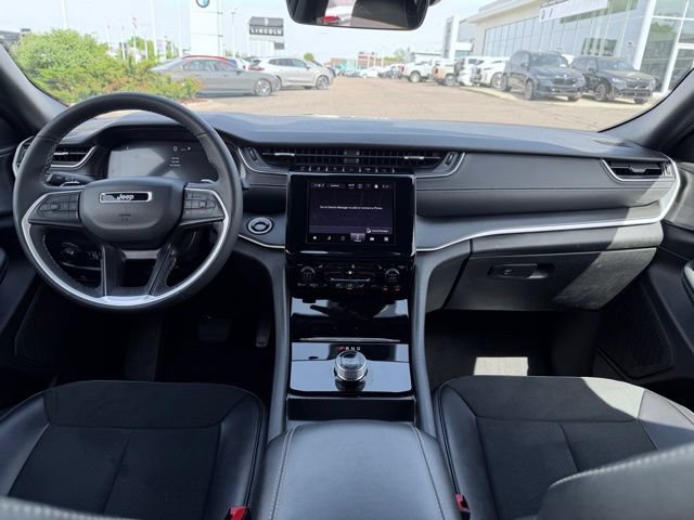 Used 2025 Jeep Grand Cherokee Altitude AWD/4WD image 23