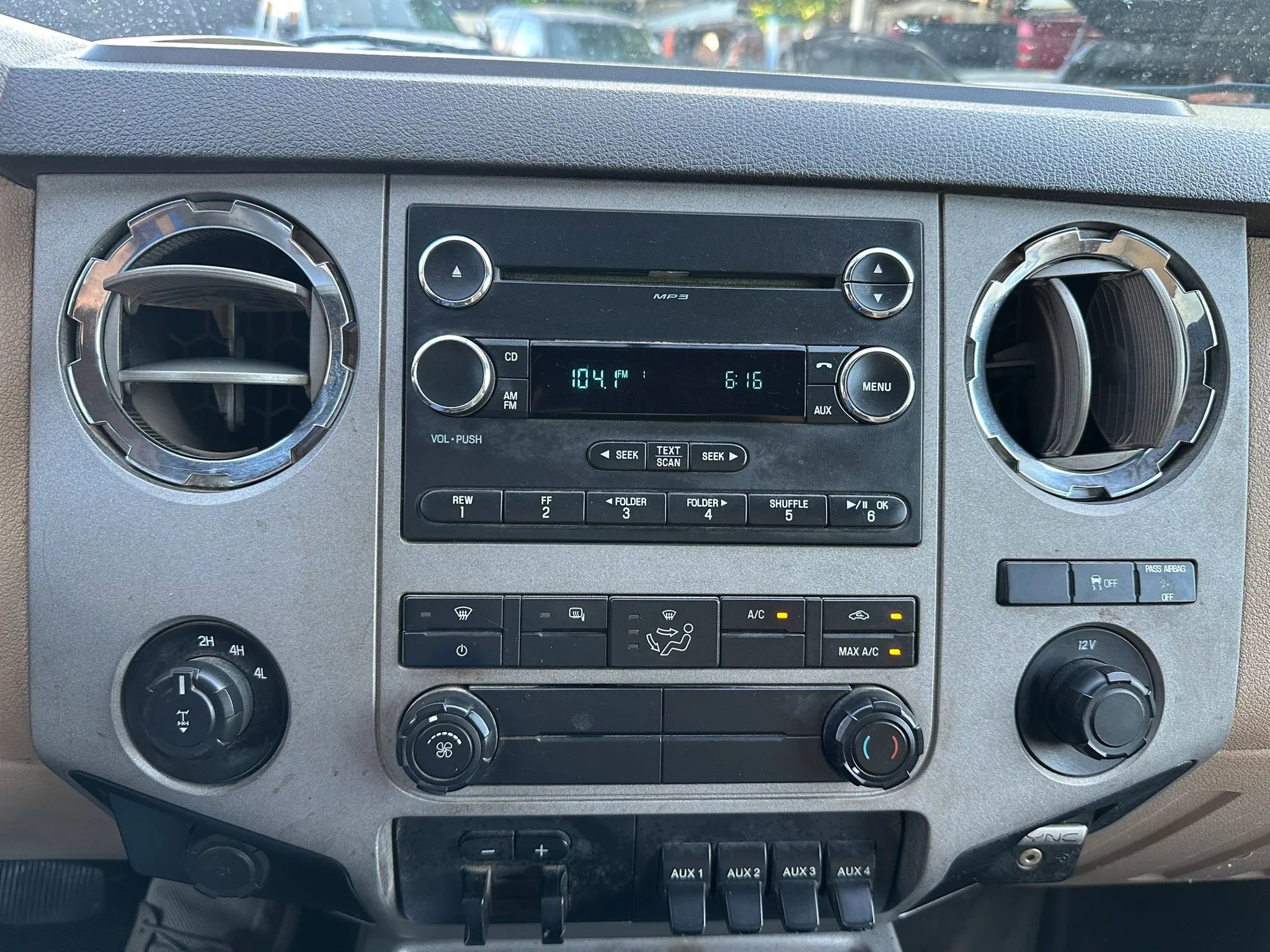 Used 2016 Ford F250 XLT w/ XLT Value Package AWD/4WD image 12