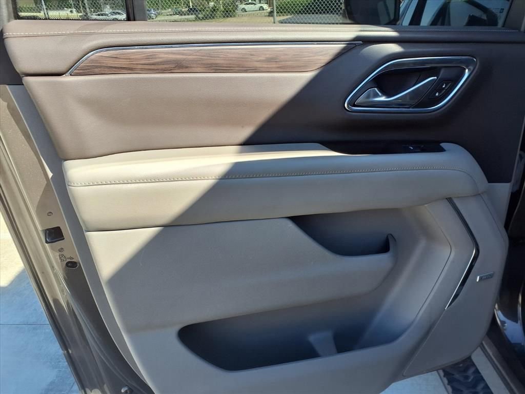 Used 2021 Chevrolet Suburban Z71 w/ Luxury Package image 10