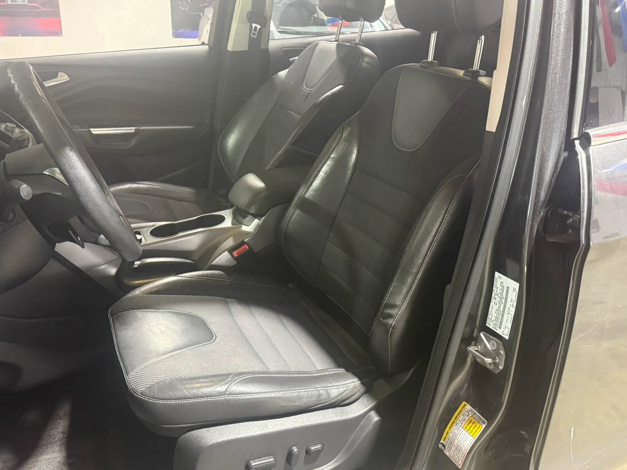 Used 2015 Ford Escape SE w/ SE Chrome Package image 12