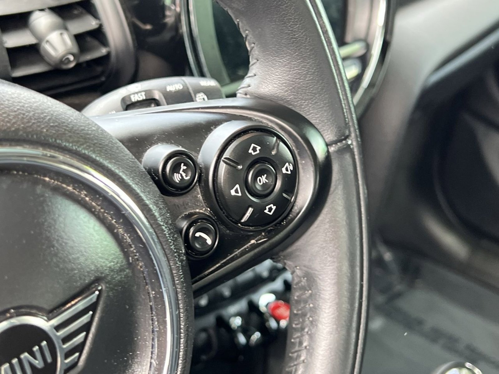 Used 2020 MINI Cooper 4-Door Hardtop w/ Storage Package image 37