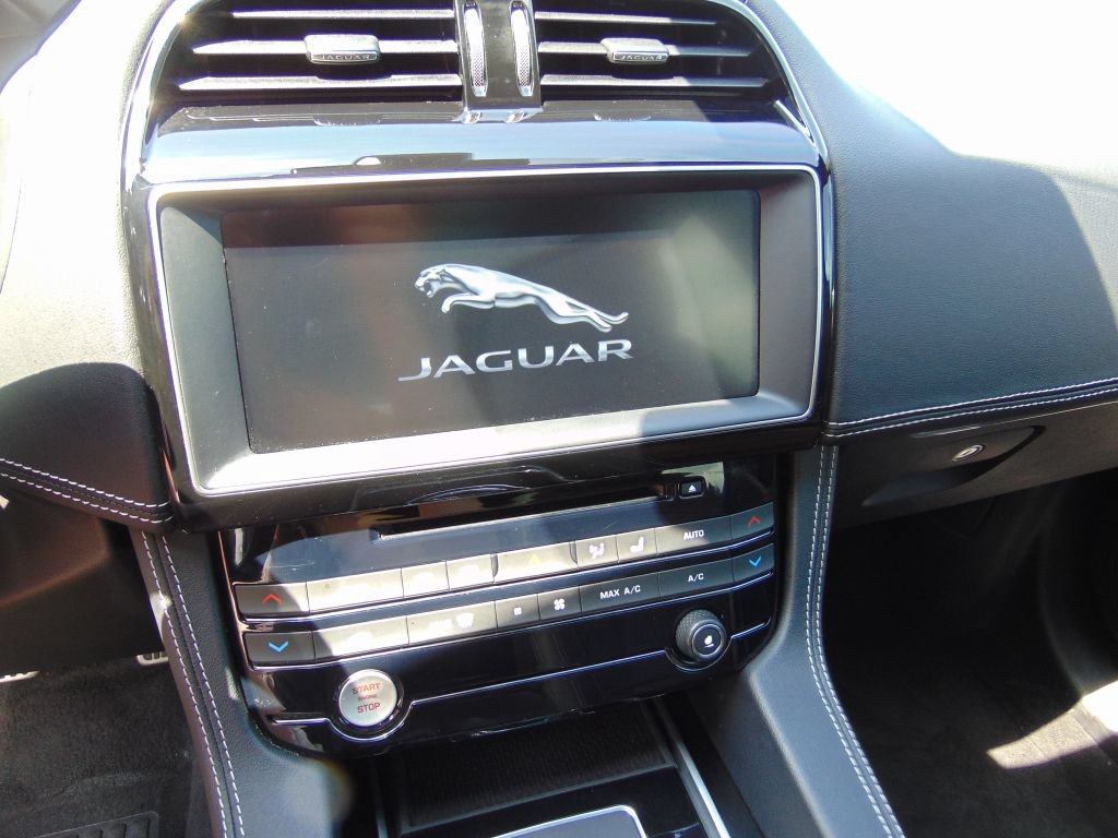 Used 2017 Jaguar F-PACE S AWD/4WD image 19