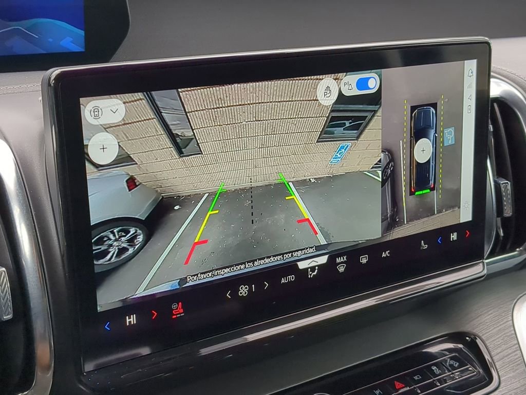 Used 2025 Ford Expedition Platinum image 18