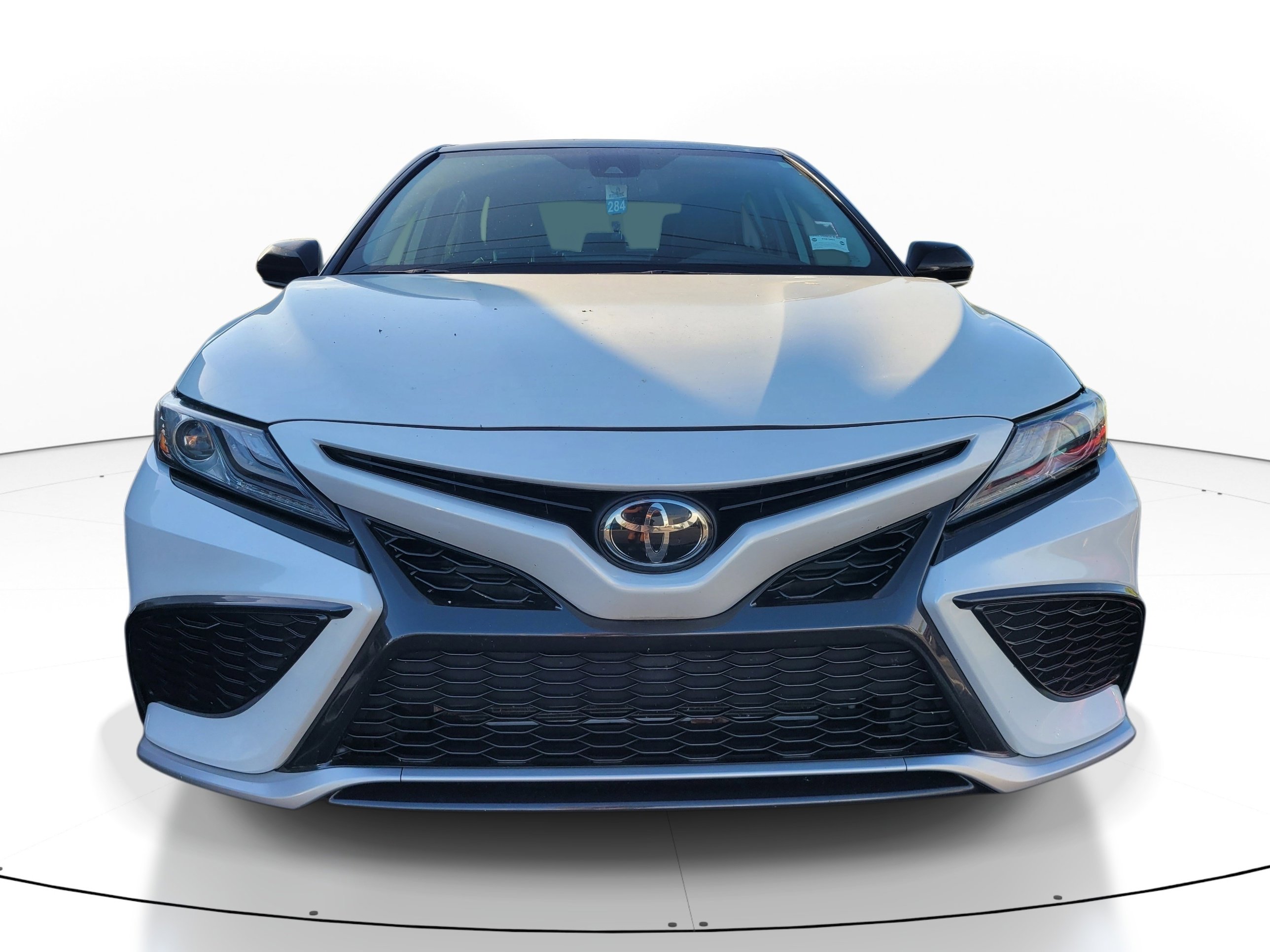 Used 2023 Toyota Camry XSE FWD image 2
