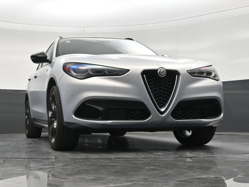 Used 2024 Alfa Romeo Stelvio Ti w/ Performance Driving Package AWD/4WD image 26
