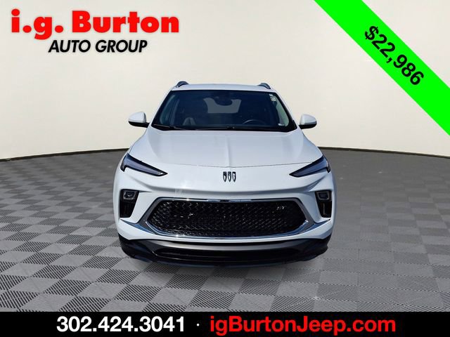 Used 2024 Buick Encore GX Sport Touring image 2