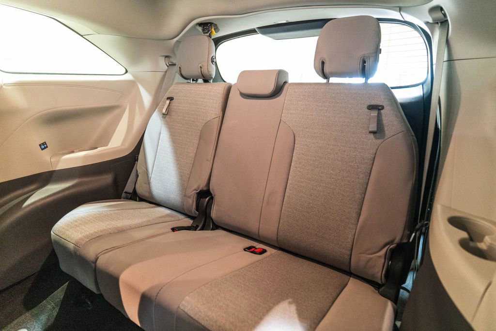 Certified 2024 Toyota Sienna LE image 35