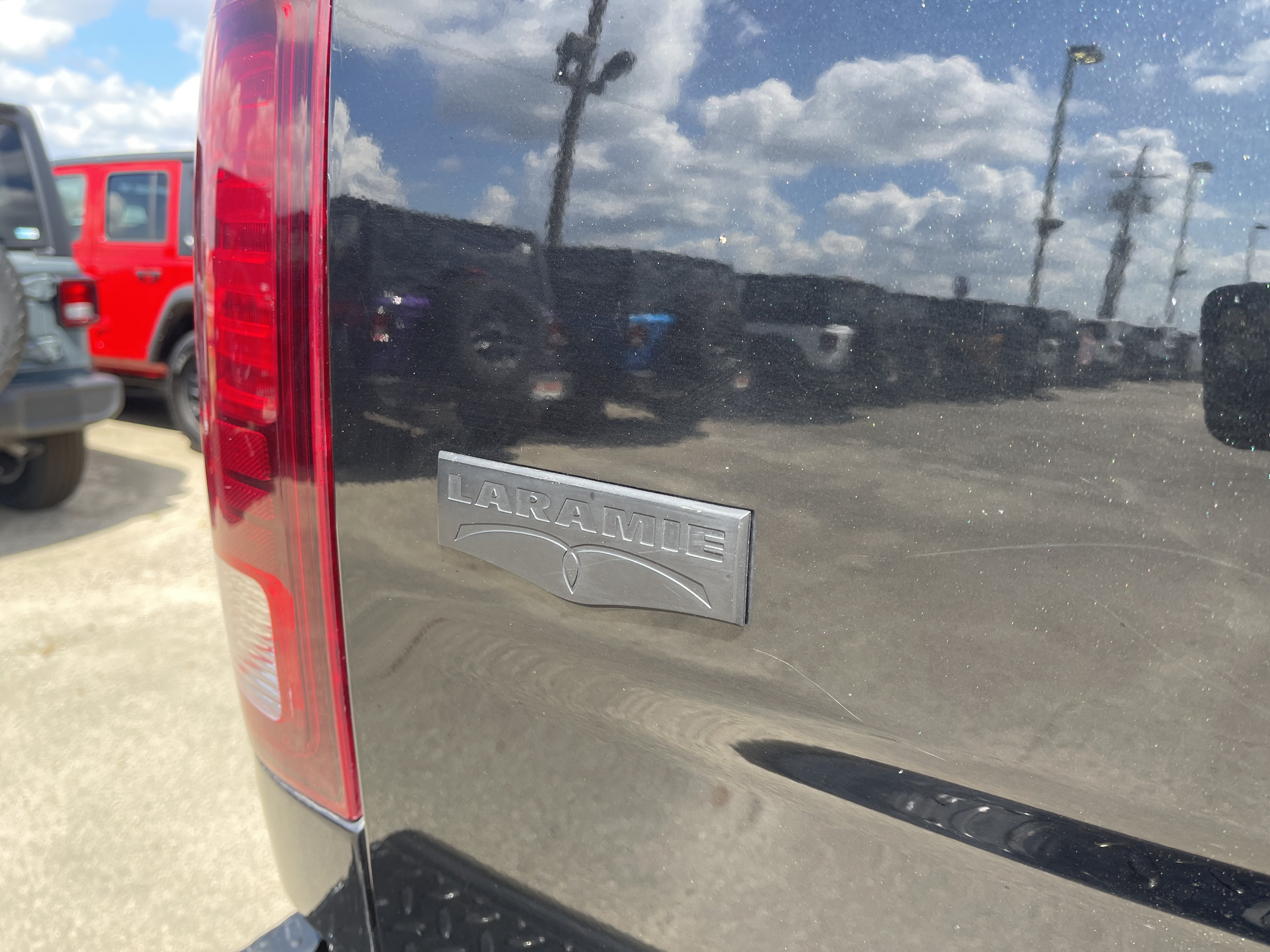 Used 2017 RAM 3500 Laramie w/ Sport Appearance Group AWD/4WD image 13