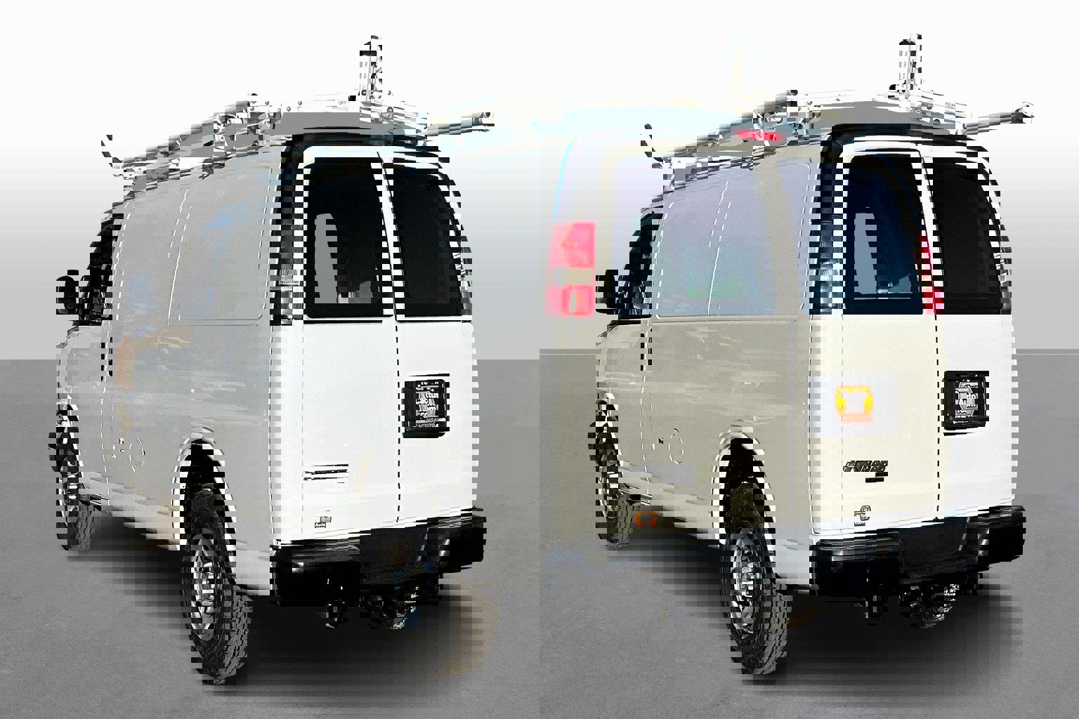 Used 2016 Chevrolet Express 2500 image 10