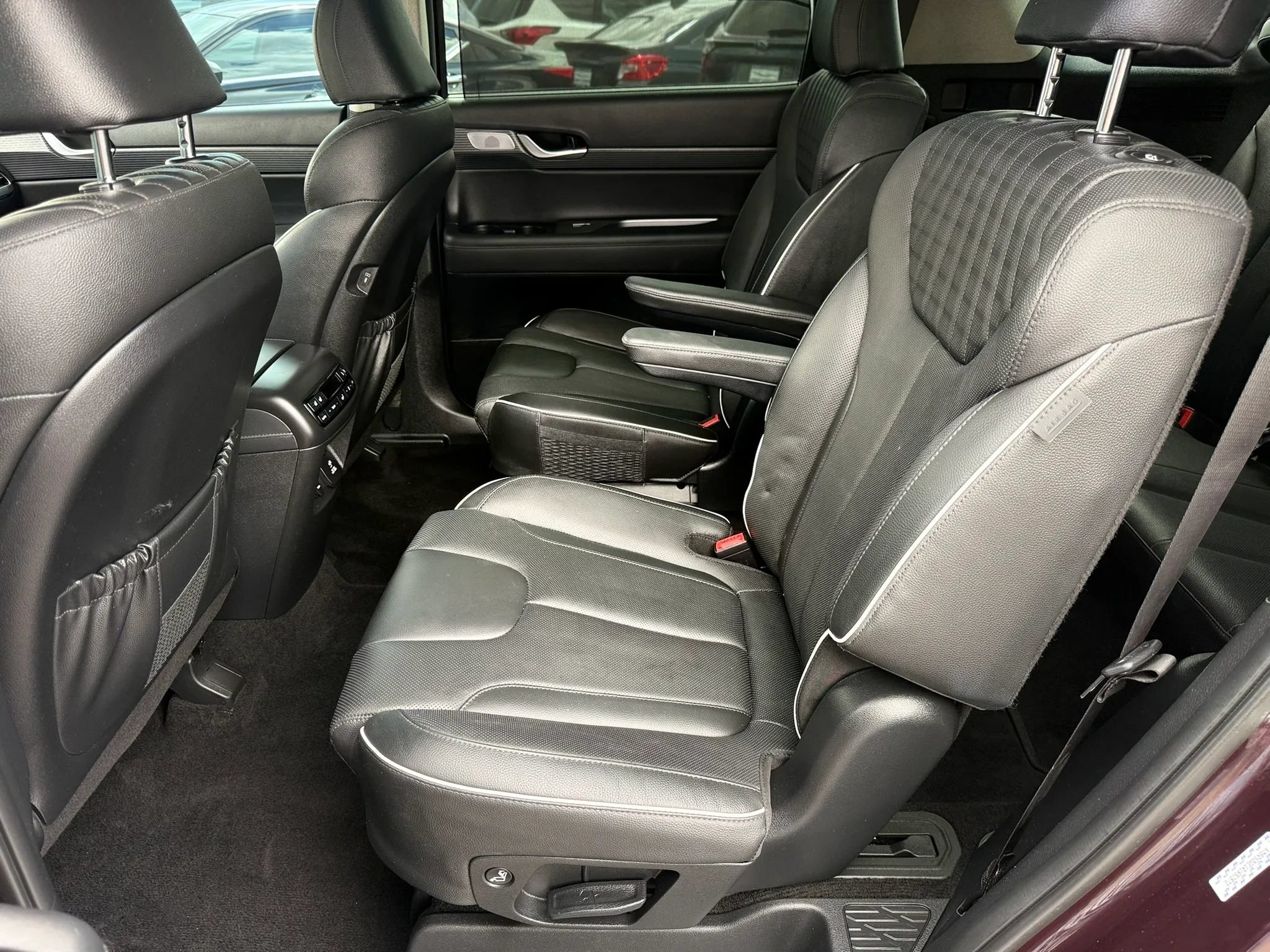 Used 2024 Hyundai Palisade Limited AWD/4WD image 16
