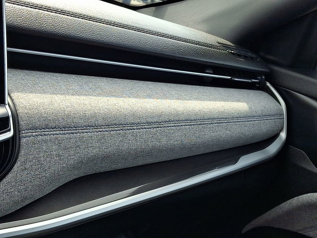 Used 2023 Jeep Compass Latitude image 27