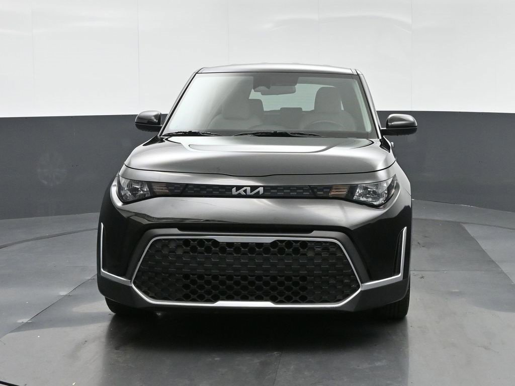 Used 2023 Kia Soul LX image 2