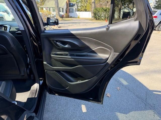 Used 2022 GMC Terrain SLT w/ Infotainment Package II AWD/4WD image 14