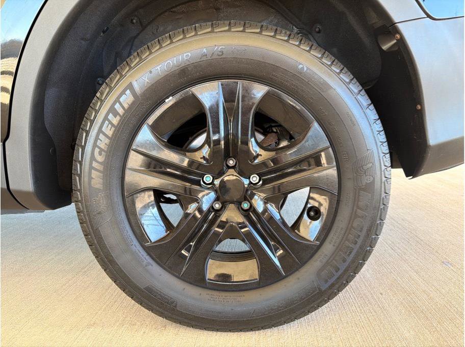 Used 2015 Toyota RAV4 LE image 25