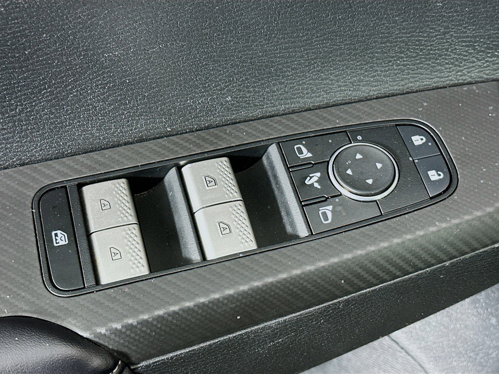 Used 2024 Mitsubishi Outlander SE image 15