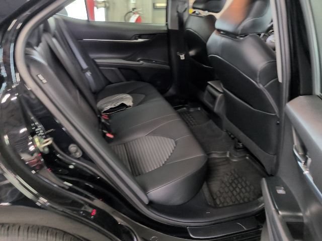 Used 2020 Toyota Camry SE FWD image 3