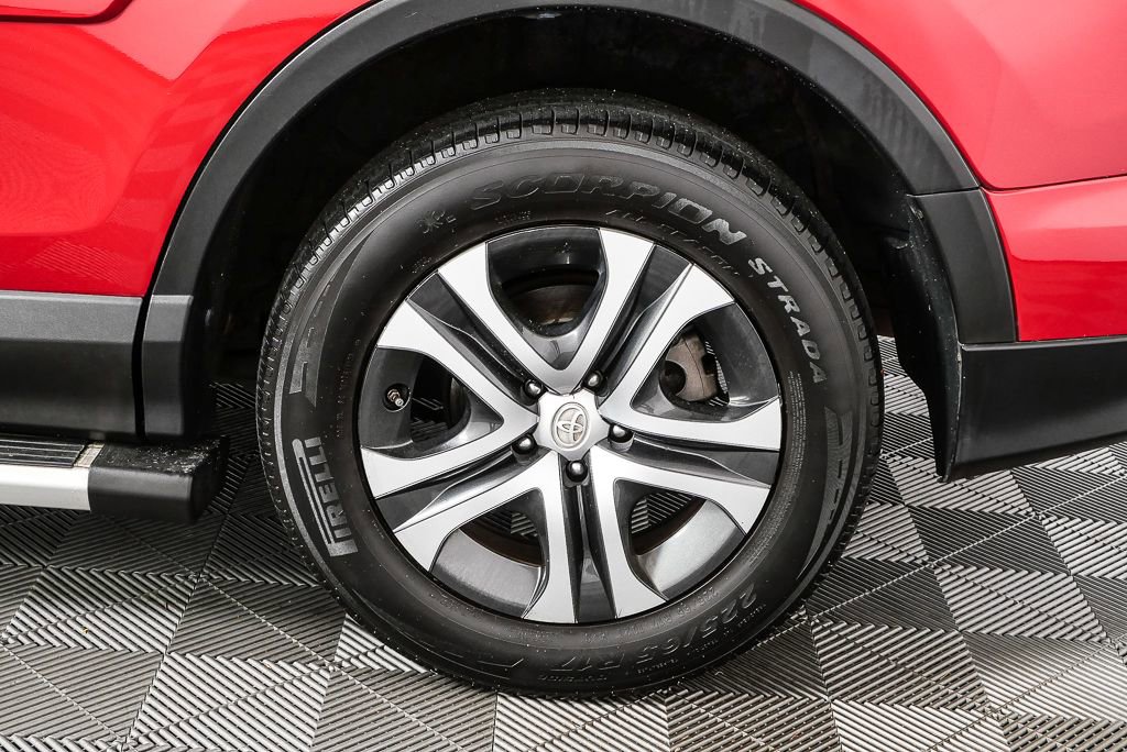 Used 2016 Toyota RAV4 LE w/ Cargo Management Package image 33