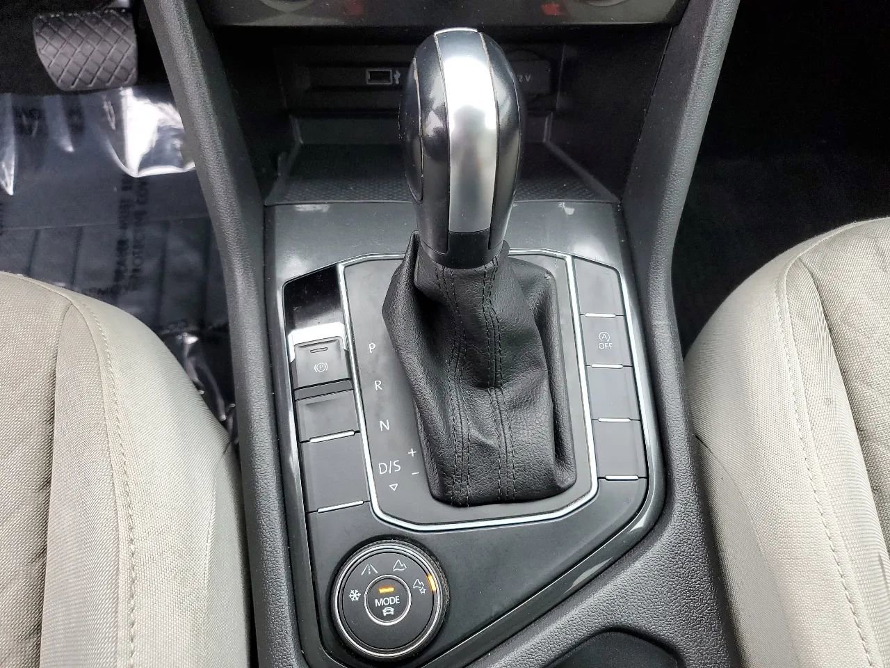 Used 2019 Volkswagen Tiguan S image 28