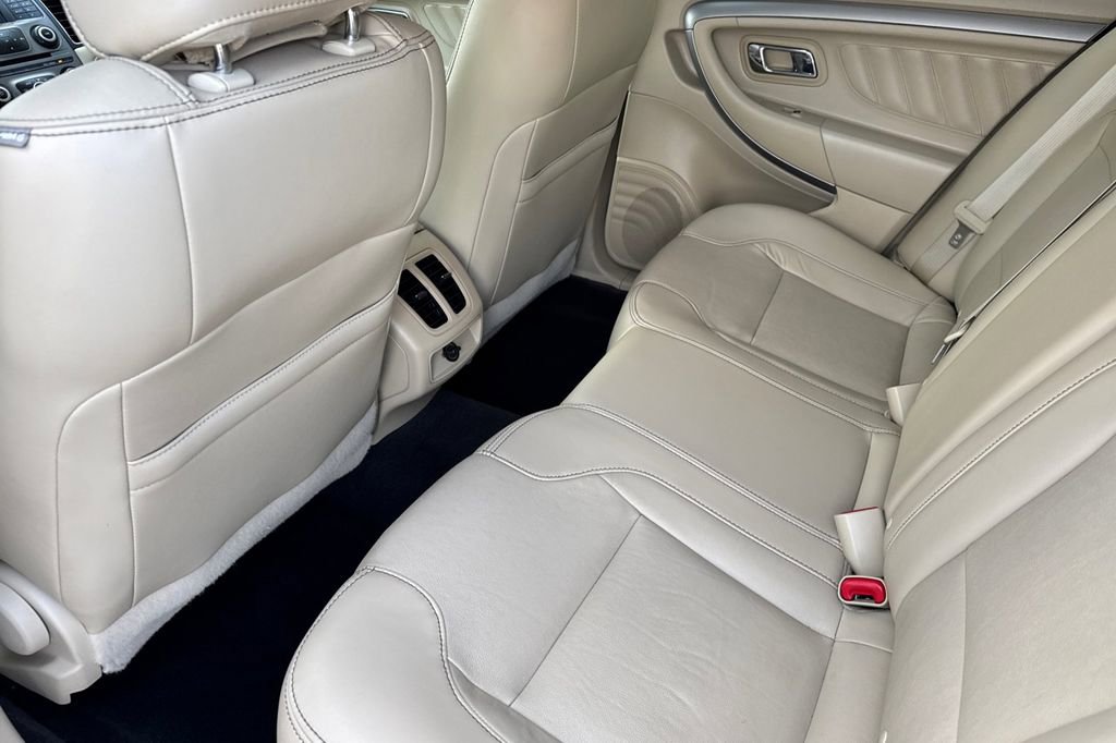 Used 2015 Ford Taurus SEL FWD image 5