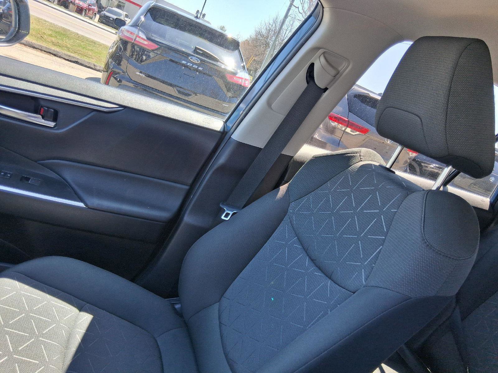 Used 2023 Toyota RAV4 AWD Hybrid image 19