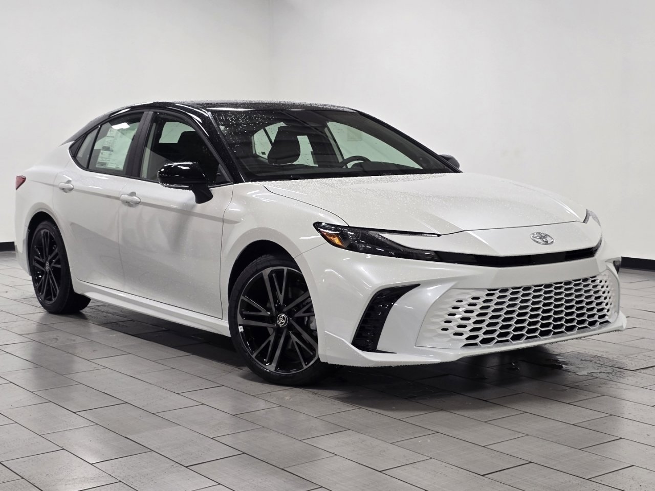 New 2026 Toyota Camry Hybrid FWD image 2