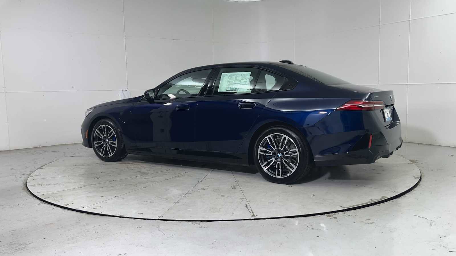 New 2026 BMW 550e xDrive image 4