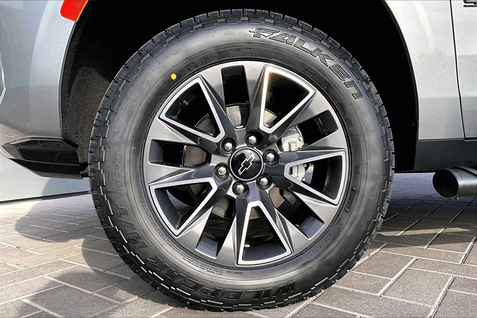 Used 2023 Chevrolet Suburban Z71 w/ Z71 Off-Road Package AWD/4WD image 9
