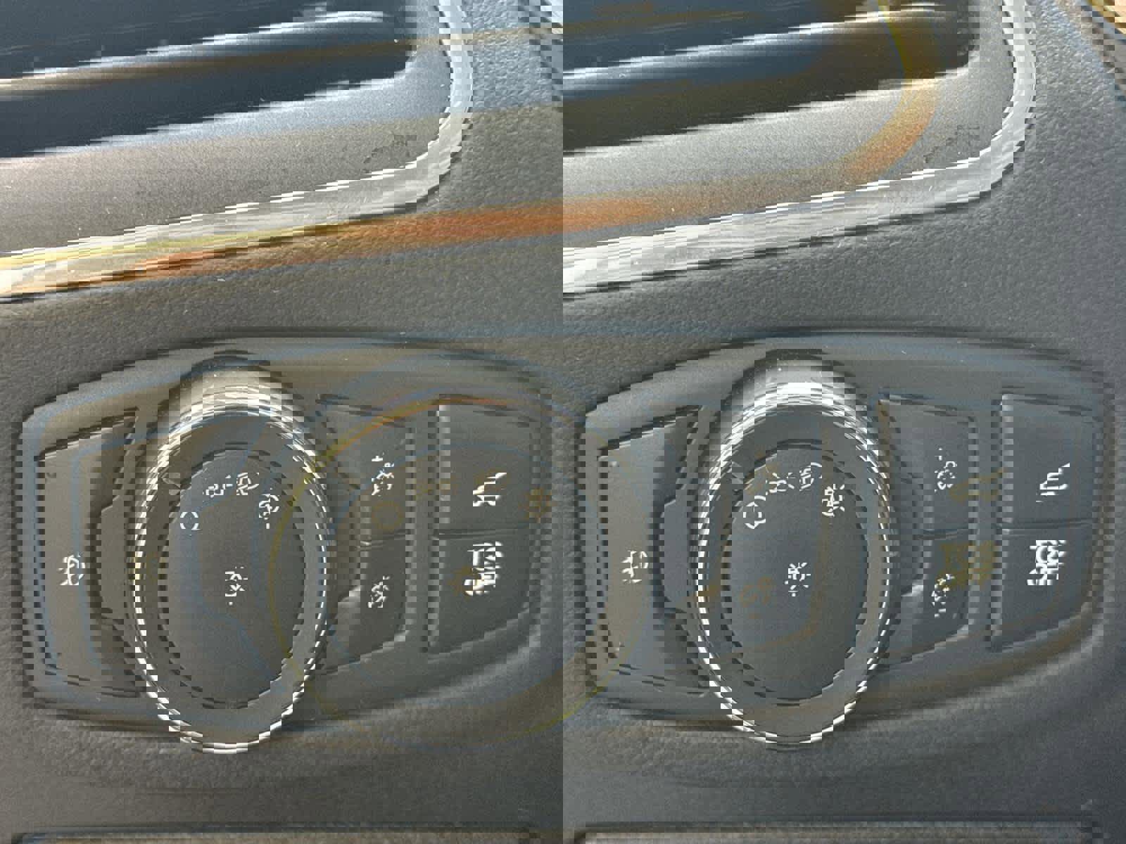 Used 2021 Ford Edge Titanium image 23