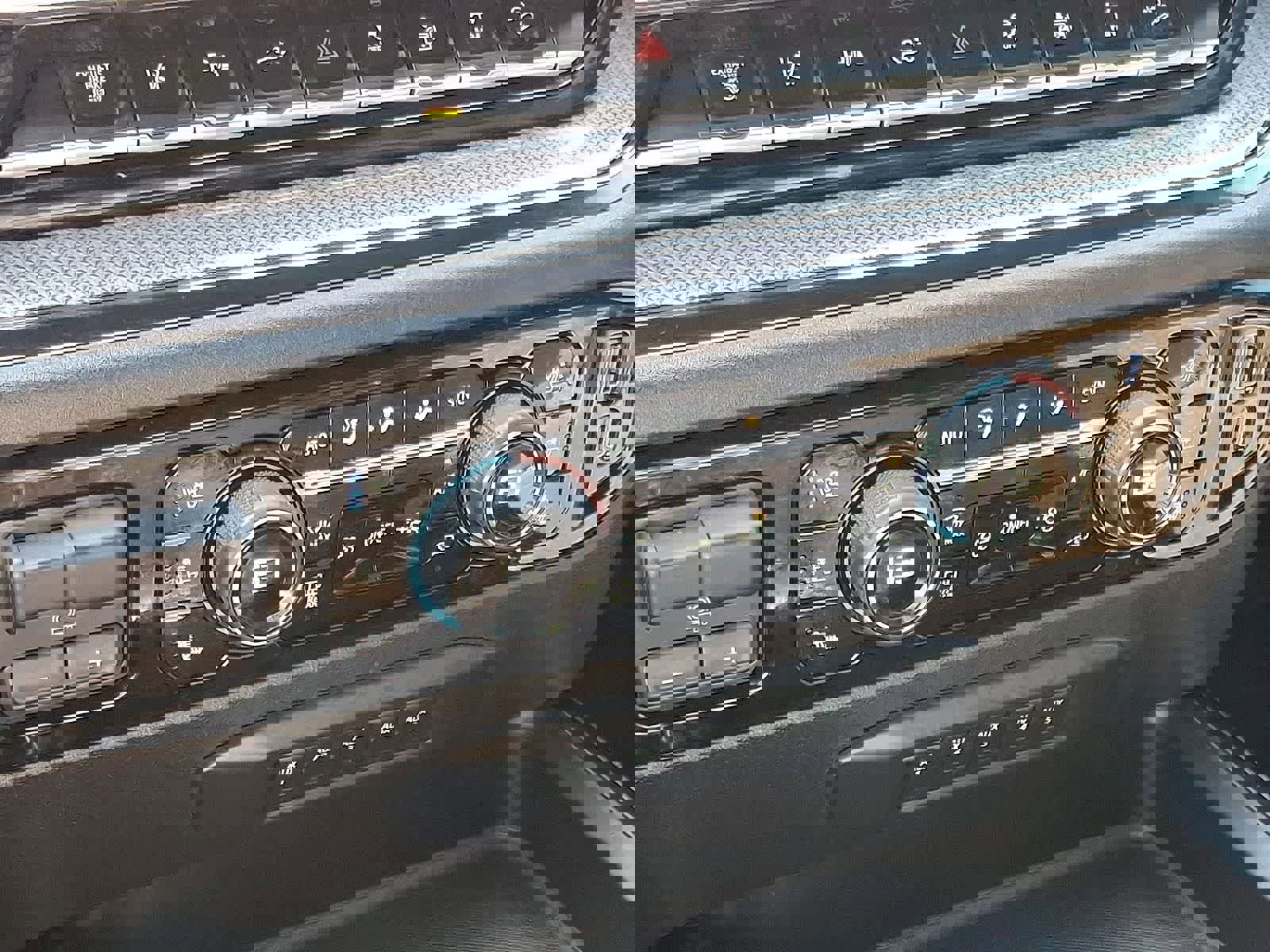 Used 2024 Chevrolet Silverado 2500 ZR2 w/ Technology Package AWD/4WD image 24