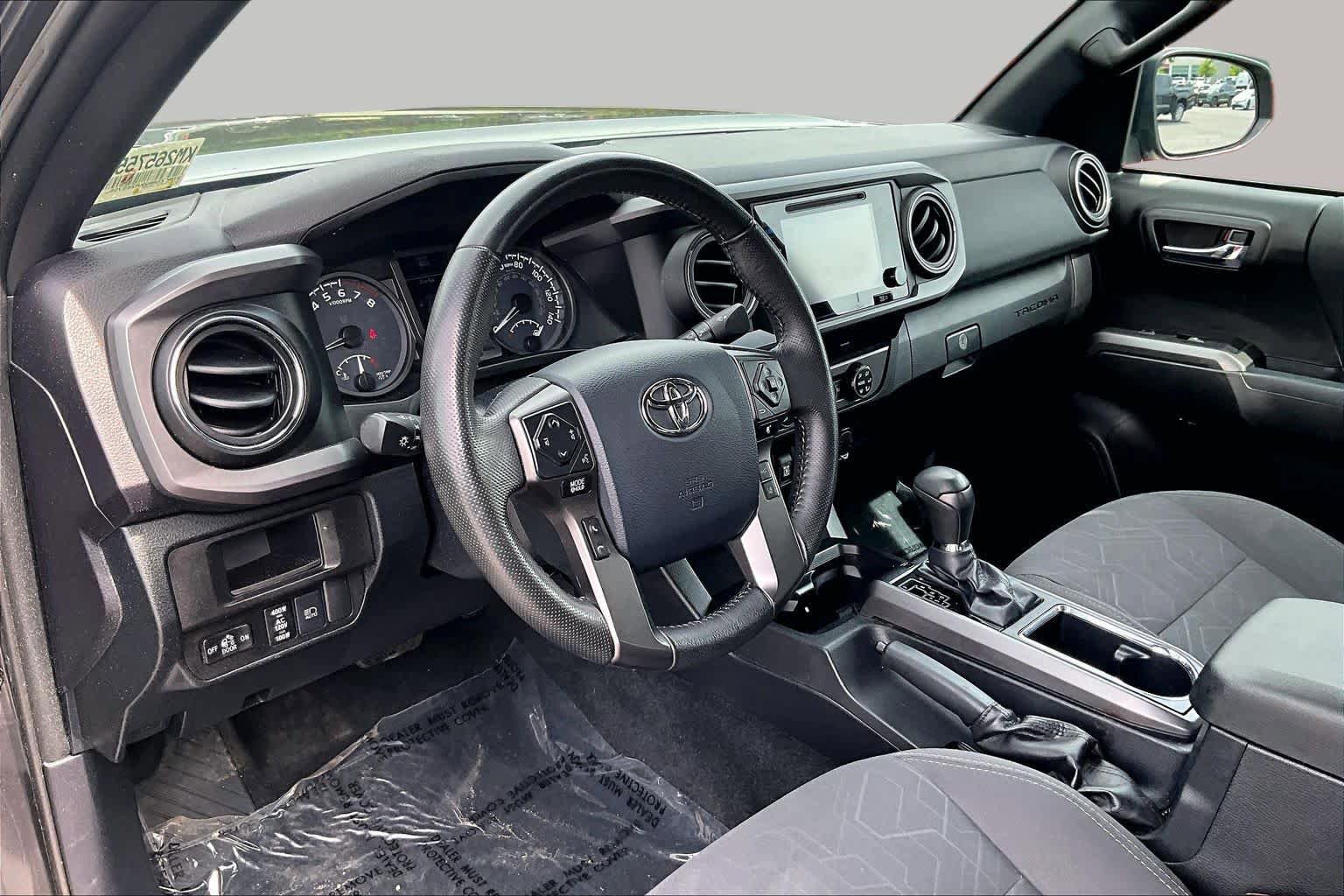 Used 2019 Toyota Tacoma TRD Off-Road AWD/4WD image 15
