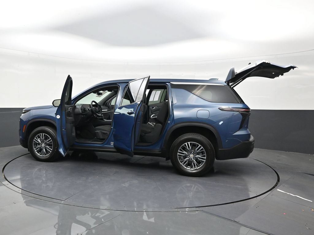 Used 2024 Chevrolet Traverse LS FWD image 31