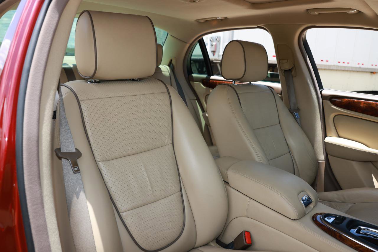 Used 2008 Jaguar XJ8 RWD image 18