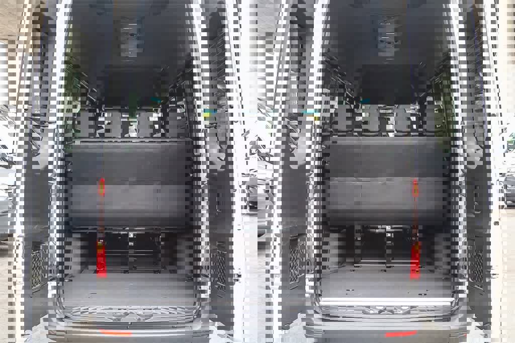 Used 2020 Mercedes-Benz Sprinter 2500 image 24