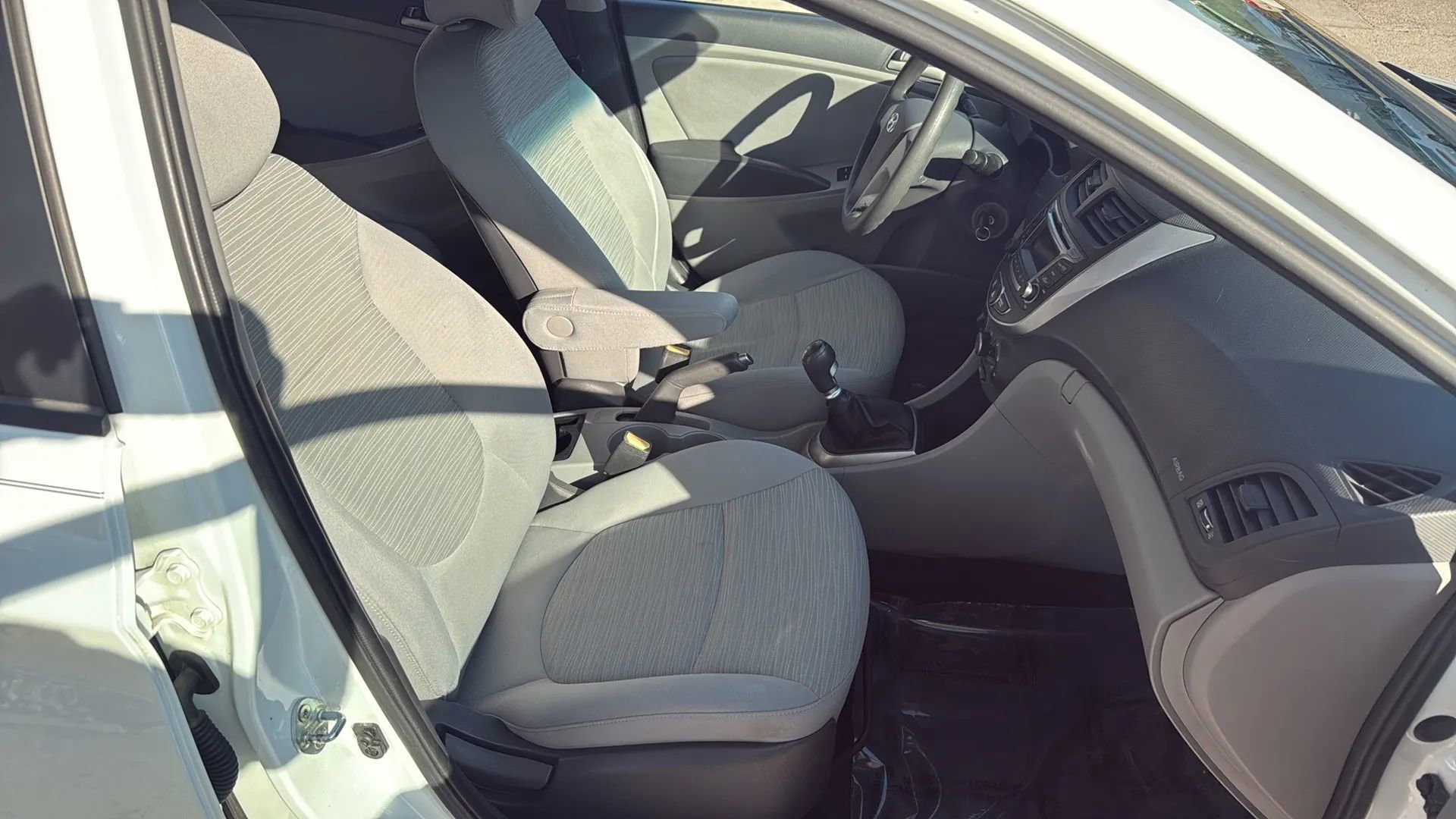 Used 2015 Hyundai Accent GLS image 22